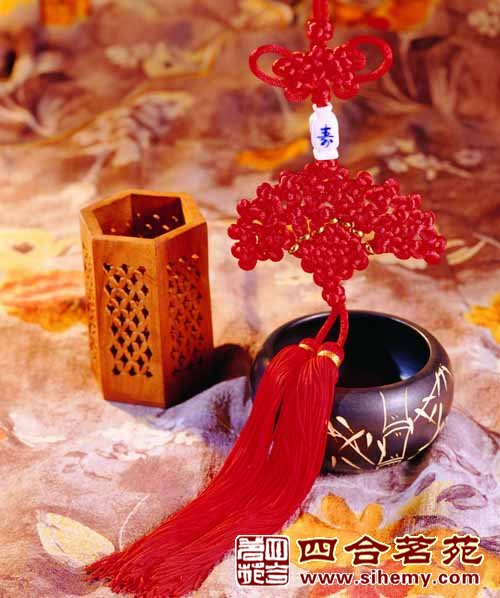   中國結不僅具有造型、色彩之美，而且皆因其形