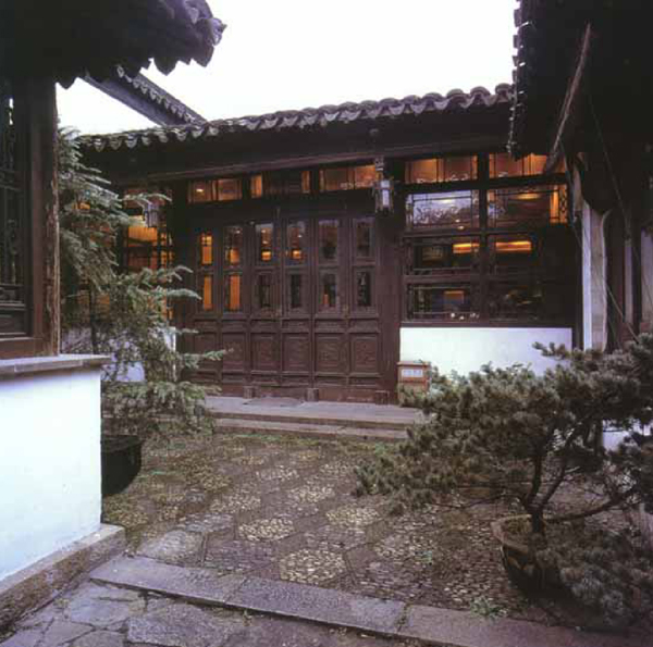 淺析內(nèi)蘊爾雅的仿古茶樓裝修中所為營造良好氛圍“軟”、“硬”兼施----[四合茗苑](圖文)