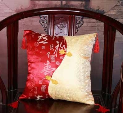 抱枕傳遞溫馨，除了色彩圖案的視覺感受